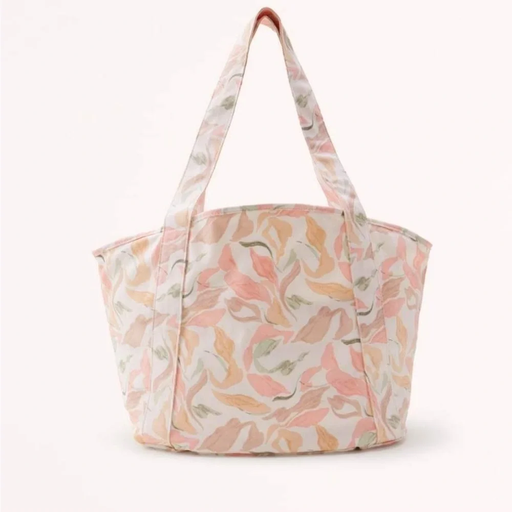 Abercrombie and Fitch Tote Beach bag NWT - Picture 1 of 12